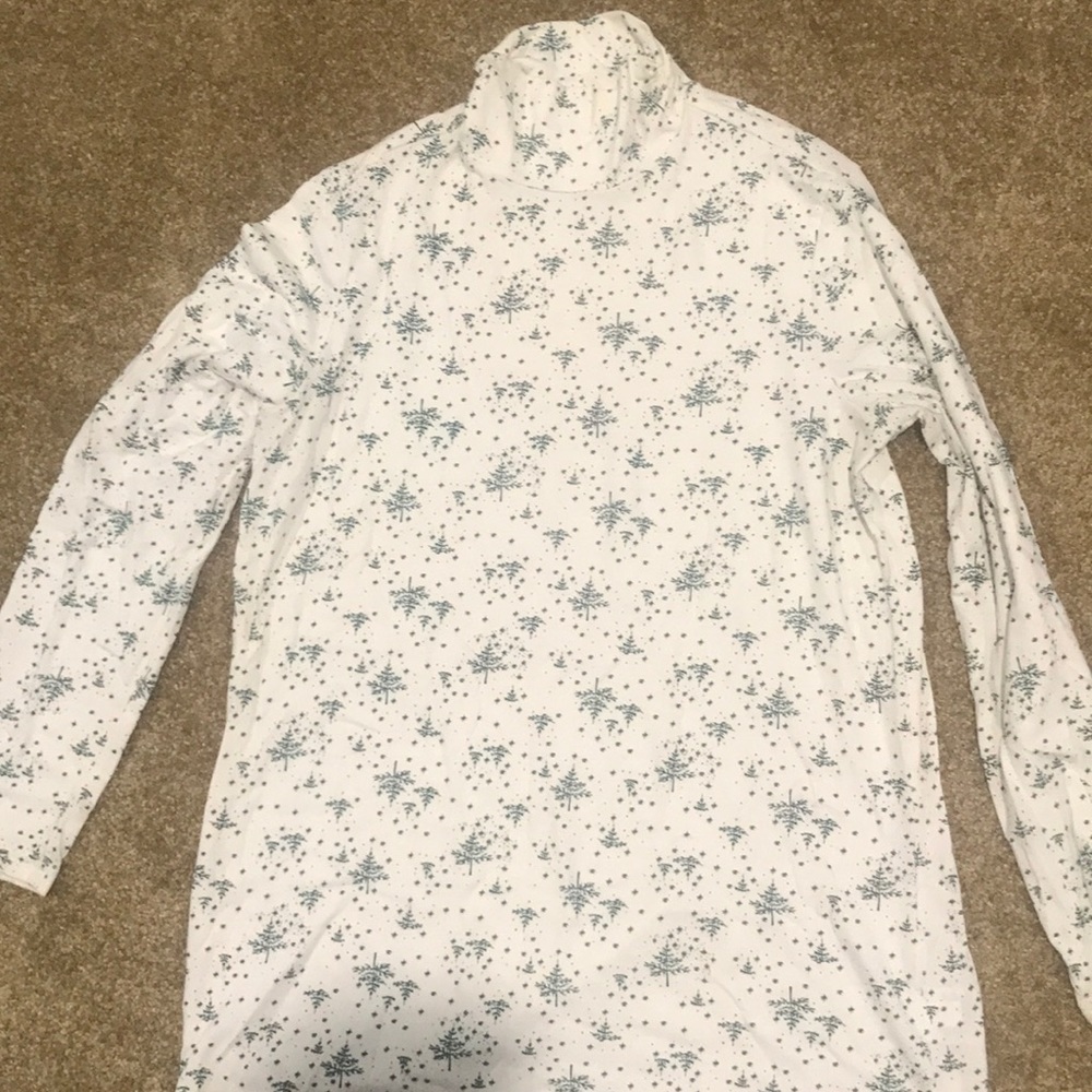 Christmas turtle neck like new